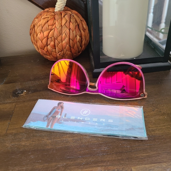 Blenders Sunglasses North Park X2 in Epic Dreamer - Picture 7 of 13